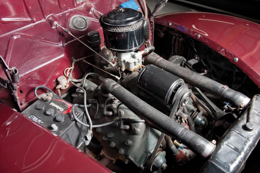  Ford DeLuxe Coupe 1940 года  (фото 7 из 25)